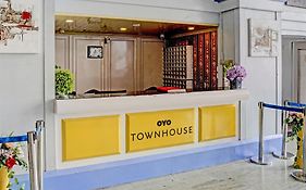 Townhouse Royal Palms Hotel - Lily